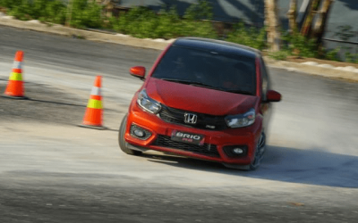 Cek Penyebab Mobil Bunyi Saat Berbelok