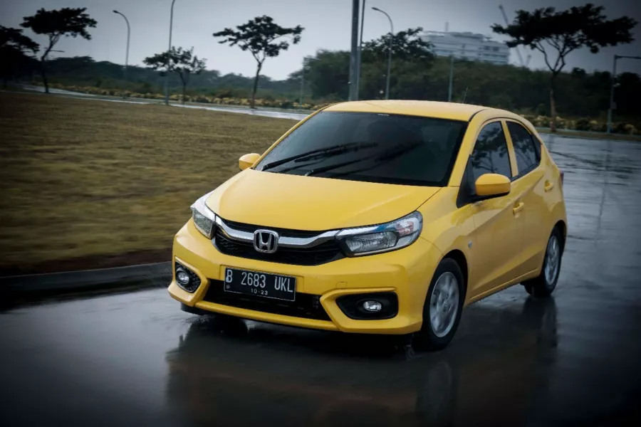 tips merawat mobil saat hujan